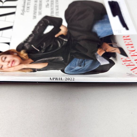 HARPER'S BAZAAR Magazine April 2022 Issue Jeans RENEE ZELLWEGER Reinvention - Picture 3 of 11